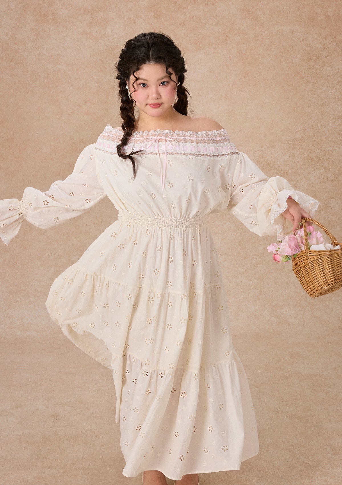 (US Exclusive)Curve&Plus White Camellia Dress