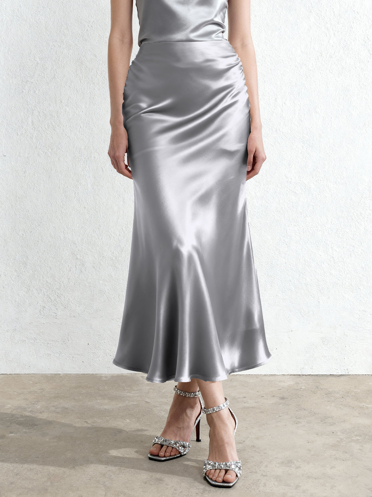 流光緞面美人魚長裙 – 銀色