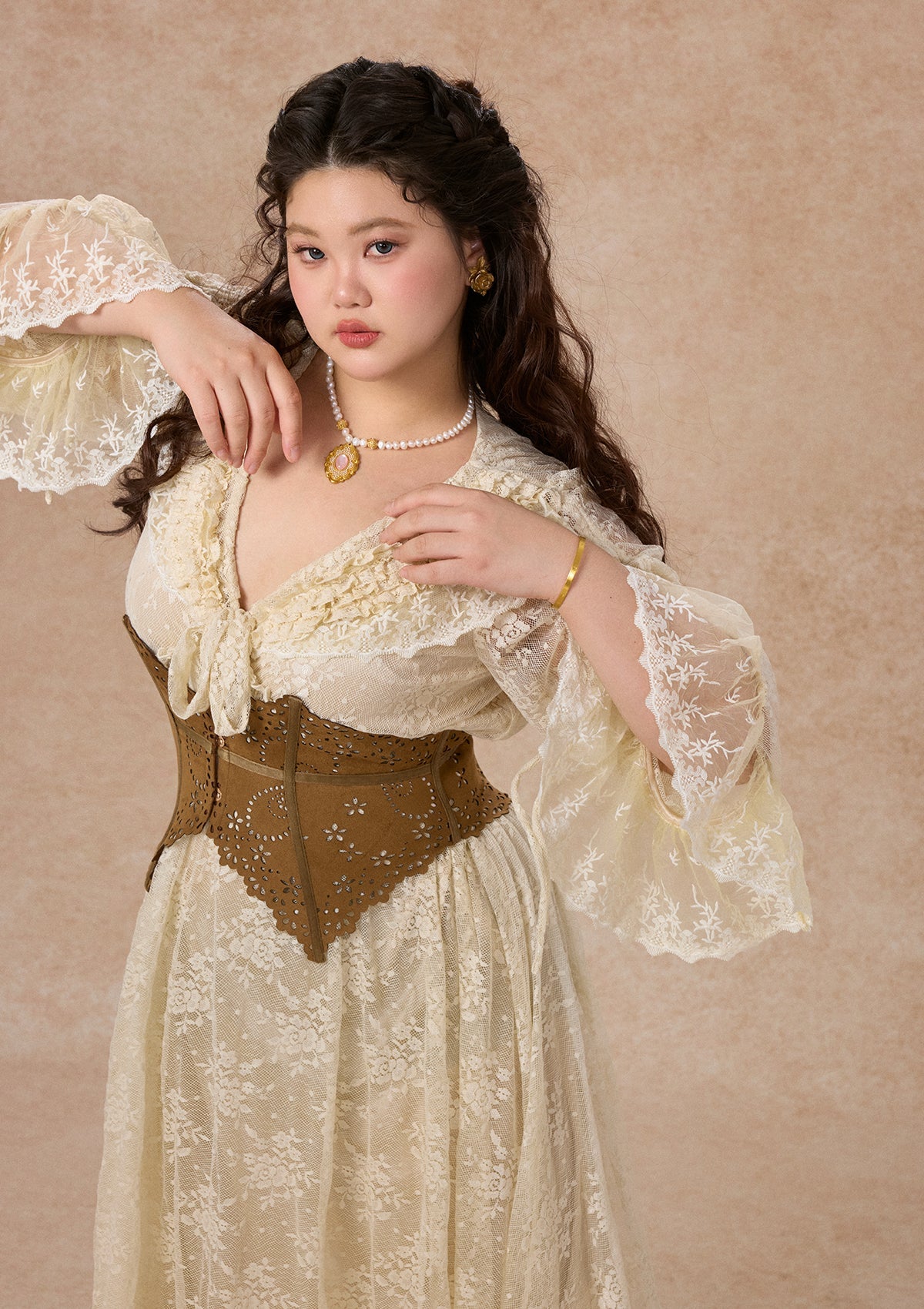 Curve&Plus White Horse Princess Dress