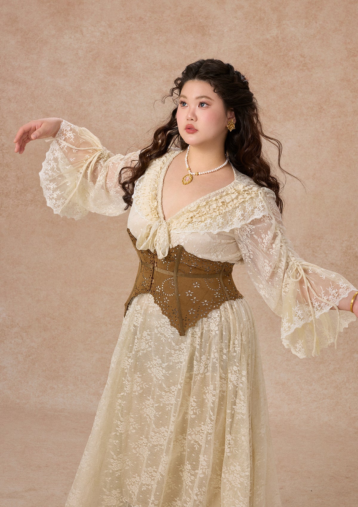 Curve&Plus White Horse Princess Dress