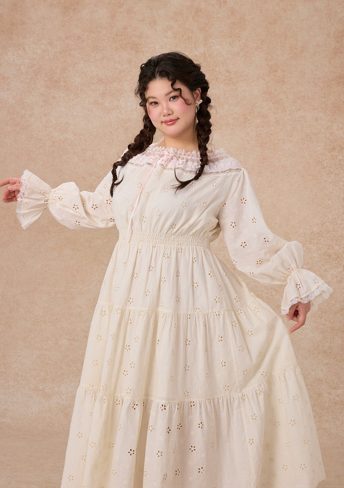 Curve&Plus White Camellia Dress
