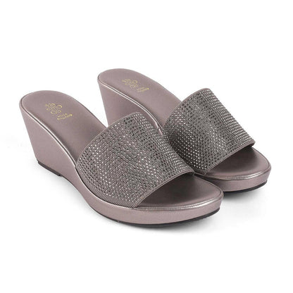 Tosanw Pewter Women's Modern and Trendy Wedge Sandals Tresmode